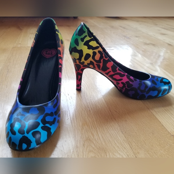 T.U.K. Rainbow Leopard Print Pumps - Size 9 - Picture 1 of 3
